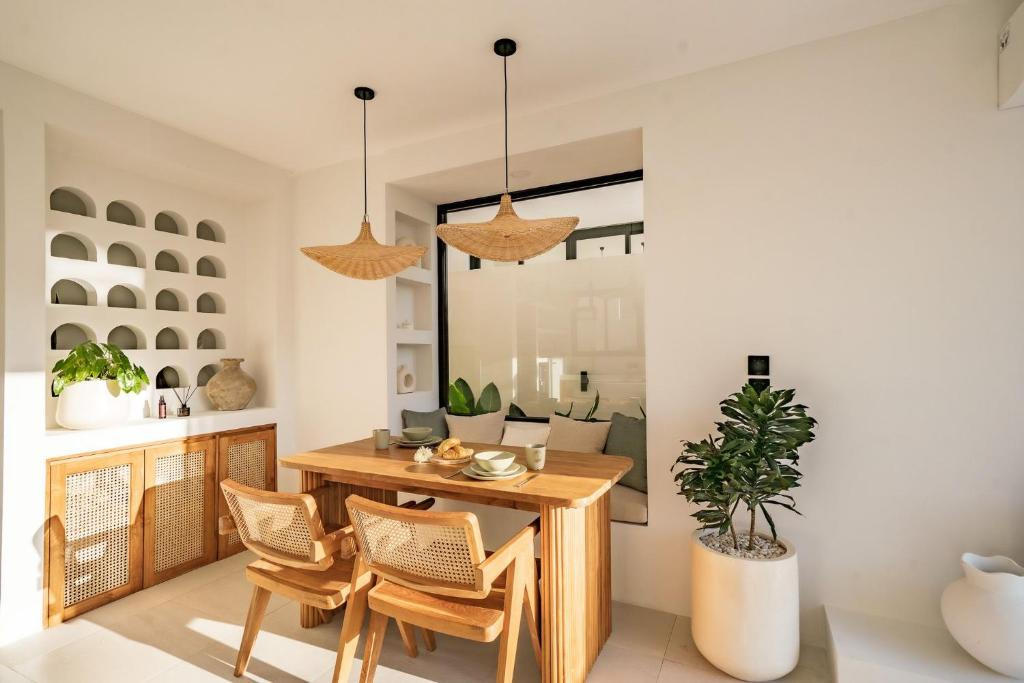 Dreamcatcher indoor dining and living detail