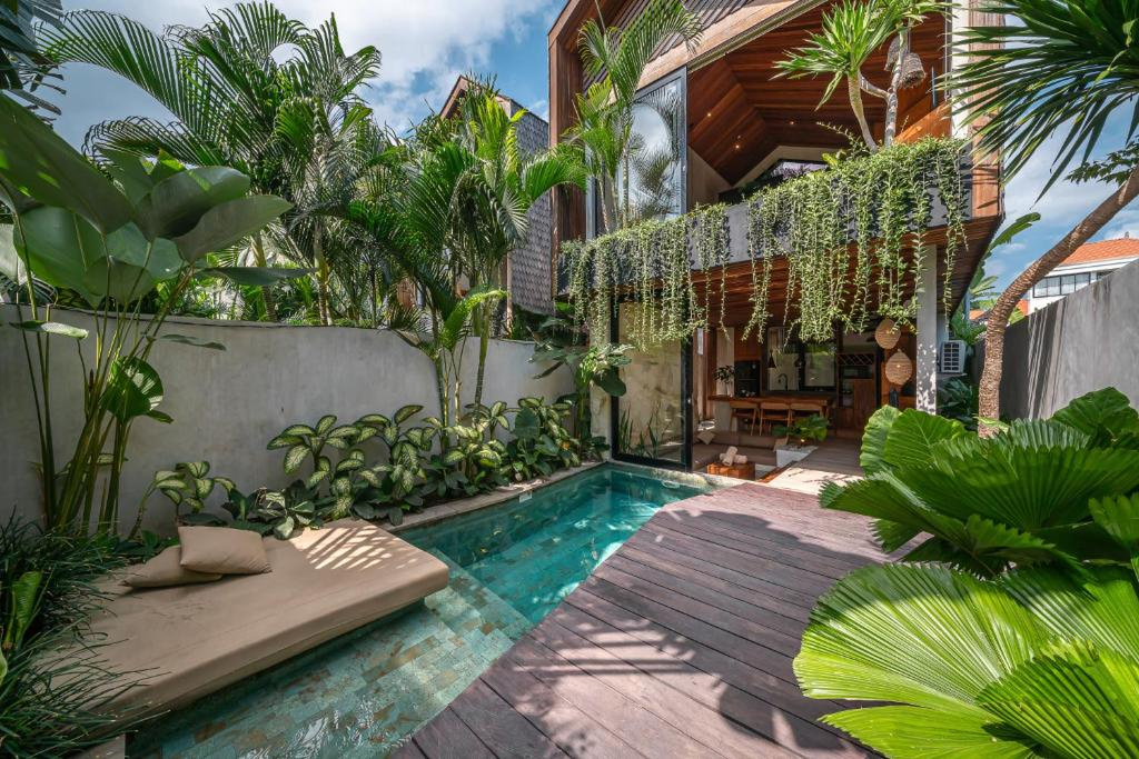Modern tropical villa with private pool